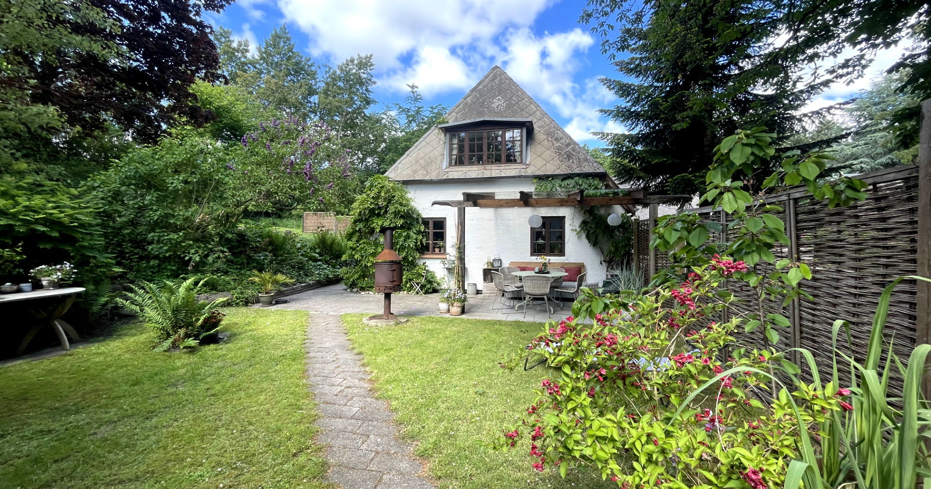 Aserbo hus og terasse